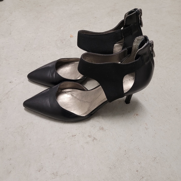 Pumps - Picture 3 of 5